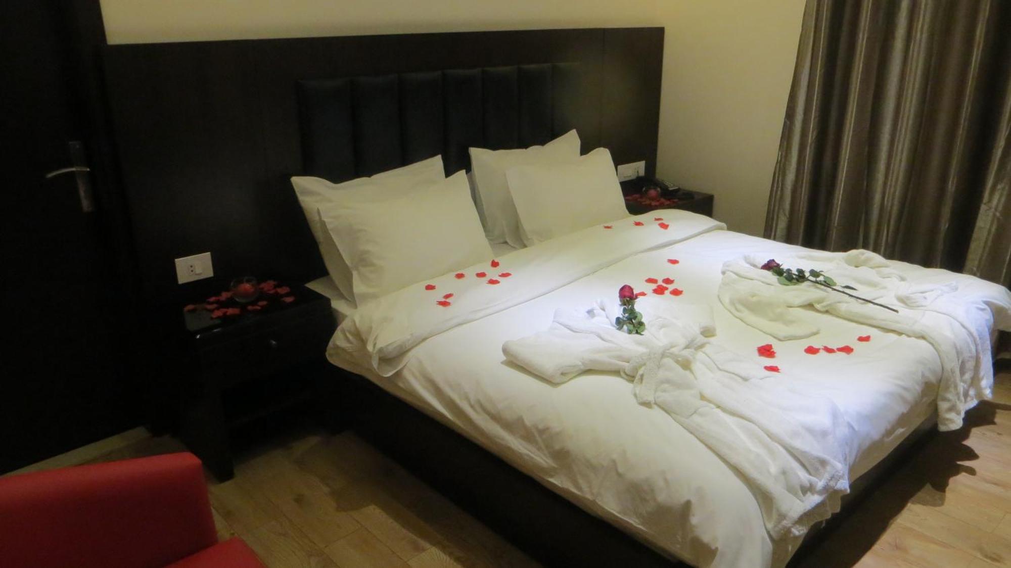 Jounieh Suites Boutique Hotel Buitenkant foto